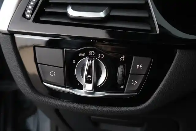 Sininen Farmari, BMW 530 – LRT-755