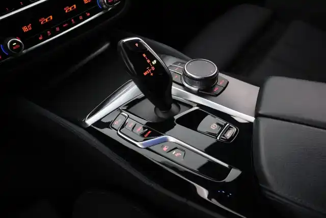 Sininen Farmari, BMW 530 – LRT-755