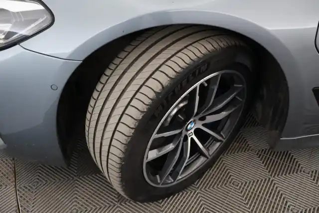 Sininen Farmari, BMW 530 – LRT-755