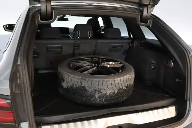 Sininen Farmari, BMW 530 – LRT-755