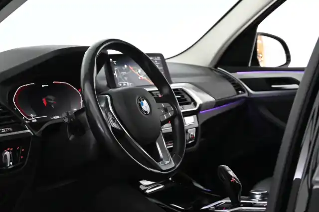 Musta Maastoauto, BMW X3 – LRV-404