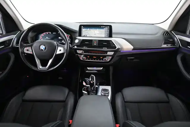 Musta Maastoauto, BMW X3 – LRV-404