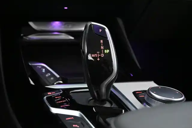Musta Maastoauto, BMW X3 – LRV-404
