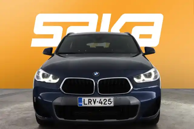 Sininen Maastoauto, BMW X2 – LRV-425