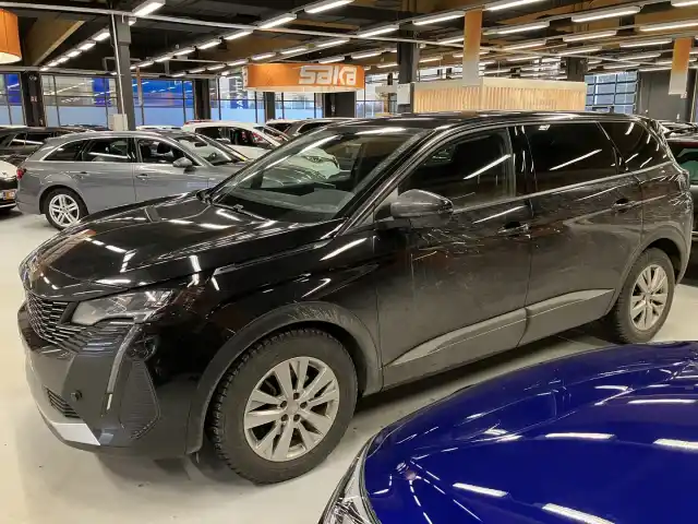 Musta Maastoauto, Peugeot 5008 – LRV-553