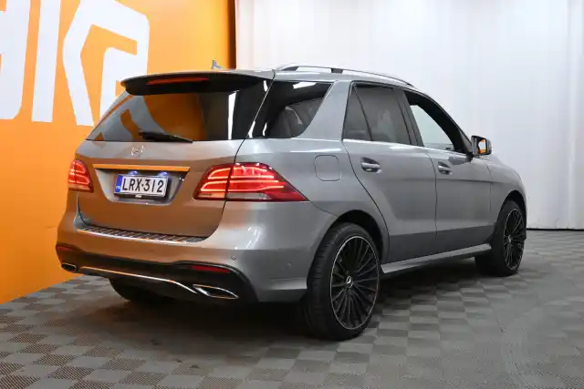 Harmaa Maastoauto, Mercedes-Benz GLE – LRX-312