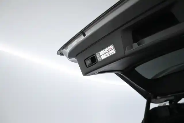 Harmaa Maastoauto, Mercedes-Benz GLE – LRX-312