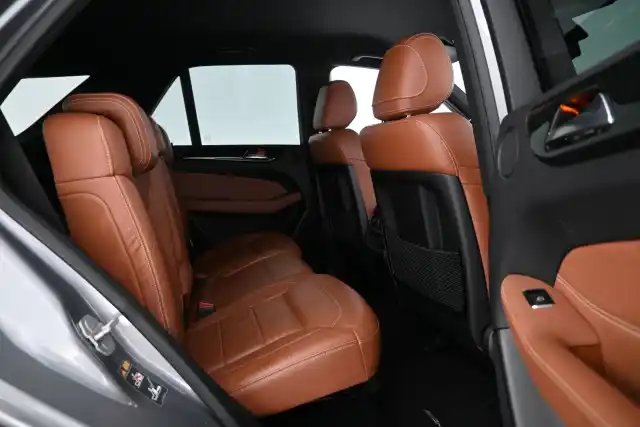 Harmaa Maastoauto, Mercedes-Benz GLE – LRX-312