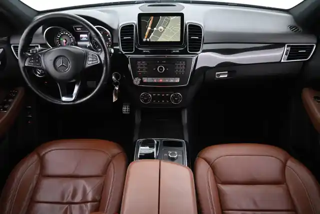 Harmaa Maastoauto, Mercedes-Benz GLE – LRX-312