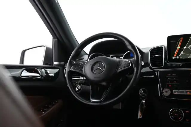 Harmaa Maastoauto, Mercedes-Benz GLE – LRX-312