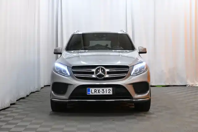 Harmaa Maastoauto, Mercedes-Benz GLE – LRX-312