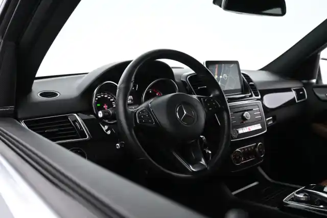 Harmaa Maastoauto, Mercedes-Benz GLE – LRX-312