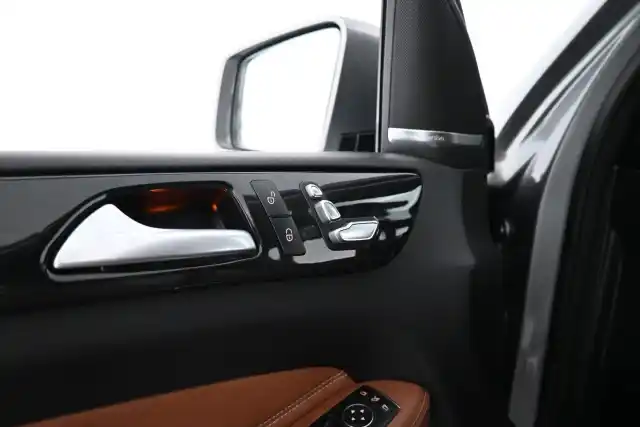 Harmaa Maastoauto, Mercedes-Benz GLE – LRX-312