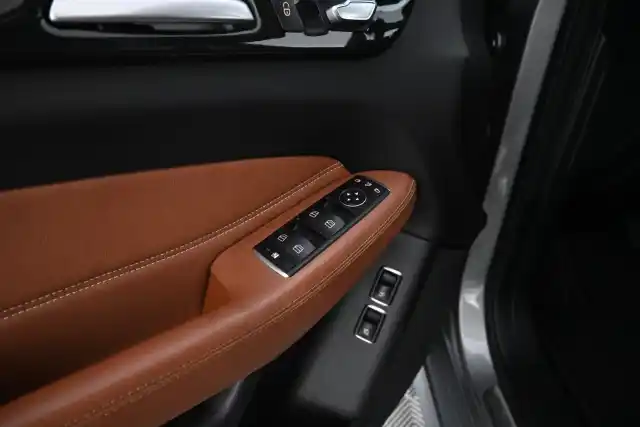 Harmaa Maastoauto, Mercedes-Benz GLE – LRX-312