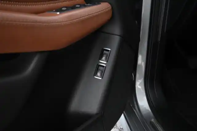 Harmaa Maastoauto, Mercedes-Benz GLE – LRX-312