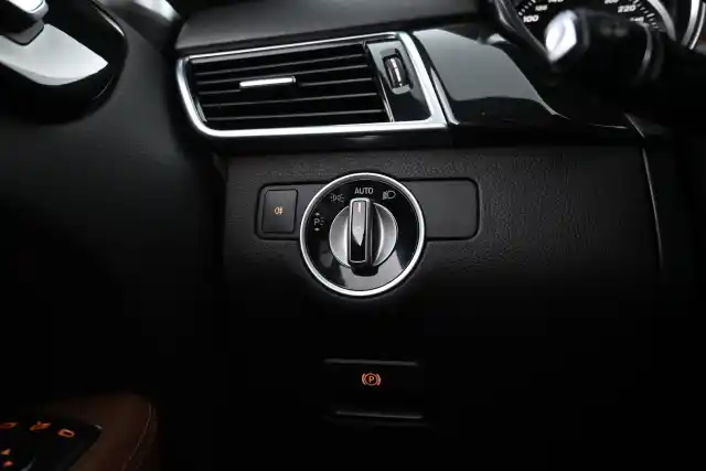 Harmaa Maastoauto, Mercedes-Benz GLE – LRX-312