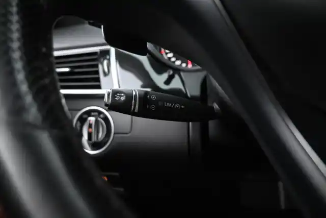 Harmaa Maastoauto, Mercedes-Benz GLE – LRX-312
