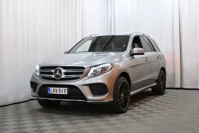 Harmaa Maastoauto, Mercedes-Benz GLE – LRX-312