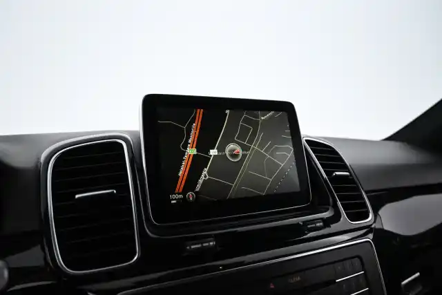 Harmaa Maastoauto, Mercedes-Benz GLE – LRX-312