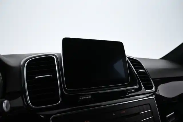 Harmaa Maastoauto, Mercedes-Benz GLE – LRX-312