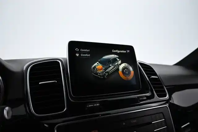 Harmaa Maastoauto, Mercedes-Benz GLE – LRX-312
