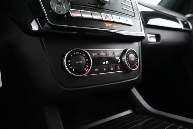 Harmaa Maastoauto, Mercedes-Benz GLE – LRX-312