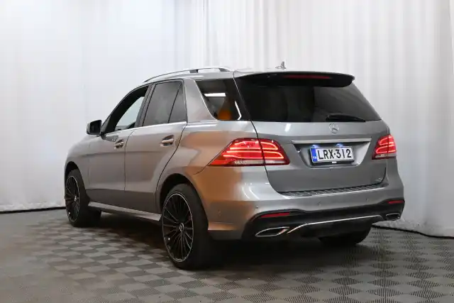 Harmaa Maastoauto, Mercedes-Benz GLE – LRX-312