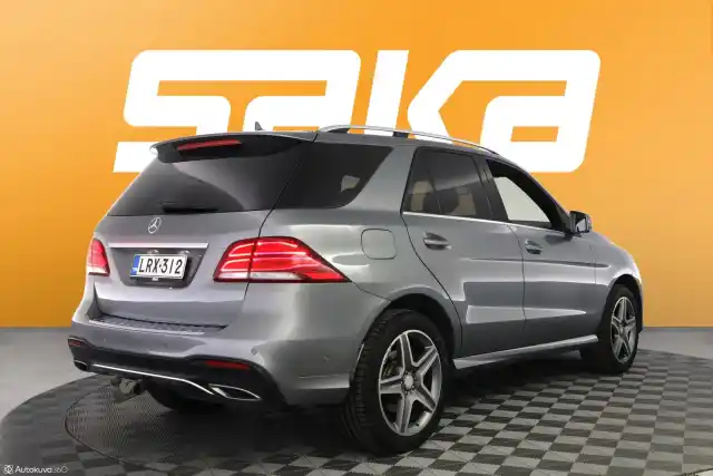 Harmaa Maastoauto, Mercedes-Benz GLE – LRX-312