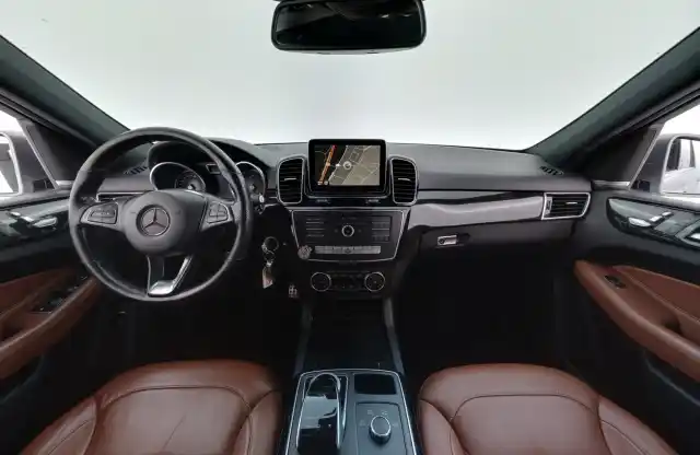 Harmaa Maastoauto, Mercedes-Benz GLE – LRX-312