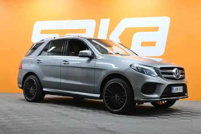 Harmaa Maastoauto, Mercedes-Benz GLE – LRX-312