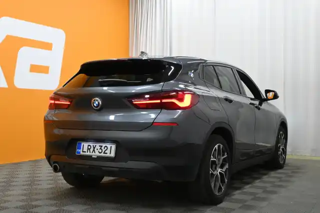 Harmaa Farmari, BMW X2 – LRX-321