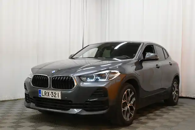 Harmaa Farmari, BMW X2 – LRX-321