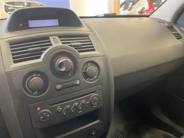 Sininen Farmari, Renault Megane – LRY-536