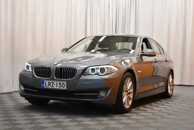 Harmaa Sedan, BMW 525 – LRZ-130