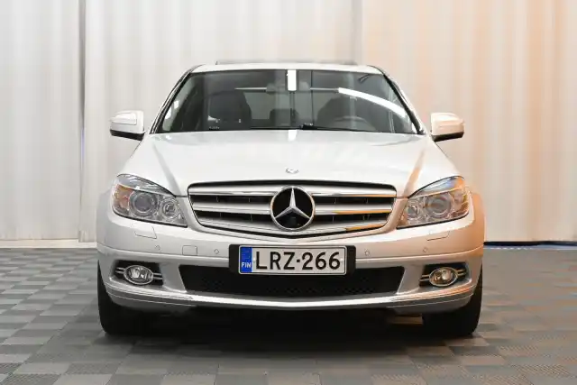 Hopea Sedan, Mercedes-Benz C – LRZ-266