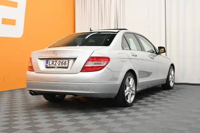 Hopea Sedan, Mercedes-Benz C – LRZ-266