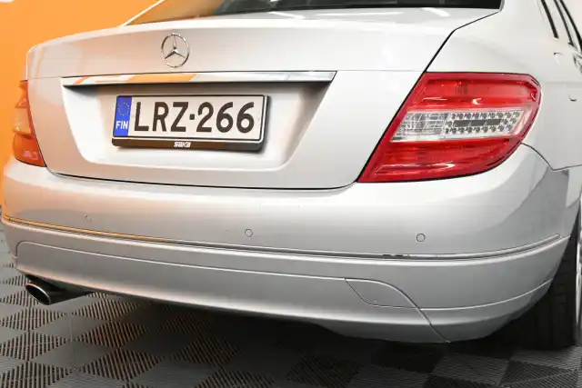 Hopea Sedan, Mercedes-Benz C – LRZ-266