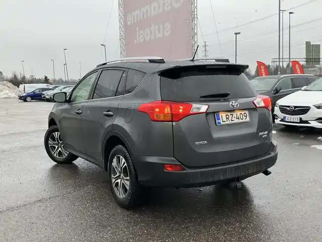 Harmaa Maastoauto, Toyota RAV4 – LRZ-409