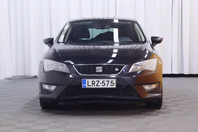 Musta Viistoperä, Seat Leon – LRZ-575