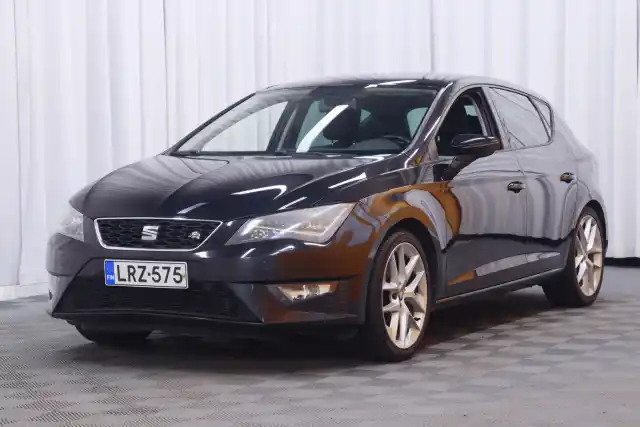 Musta Viistoperä, Seat Leon – LRZ-575