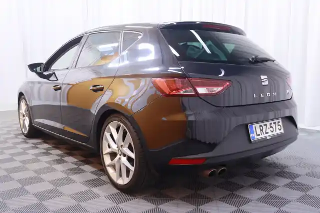 Musta Viistoperä, Seat Leon – LRZ-575