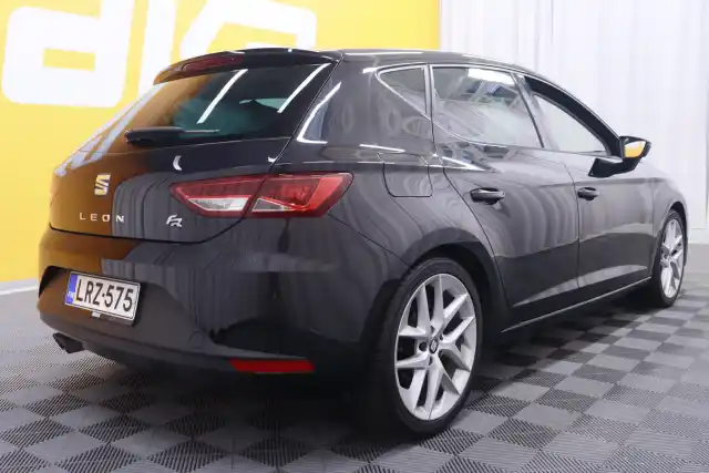 Musta Viistoperä, Seat Leon – LRZ-575