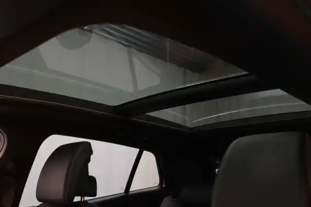 Valkoinen Maastoauto, Kia Sportage – LSA-154