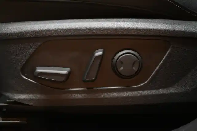 Valkoinen Maastoauto, Kia Sportage – LSA-154