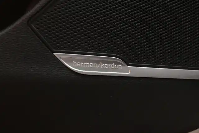 Valkoinen Maastoauto, Kia Sportage – LSA-154