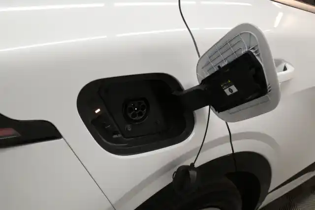 Valkoinen Maastoauto, Kia Sportage – LSA-154