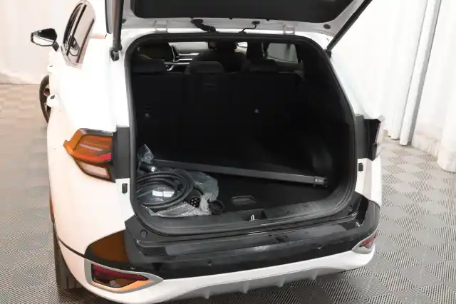 Valkoinen Maastoauto, Kia Sportage – LSA-154