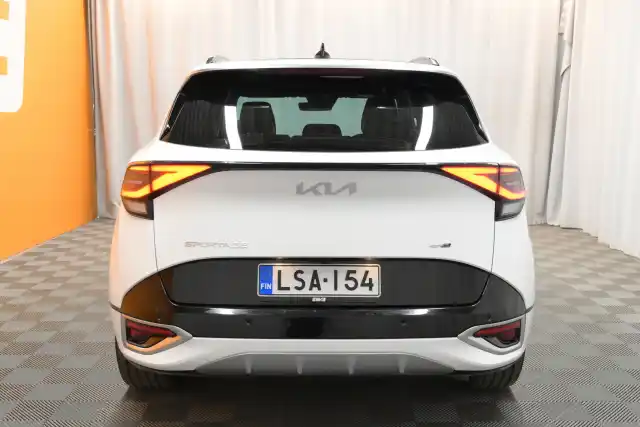 Valkoinen Maastoauto, Kia Sportage – LSA-154