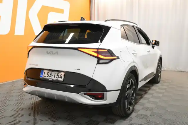 Valkoinen Maastoauto, Kia Sportage – LSA-154