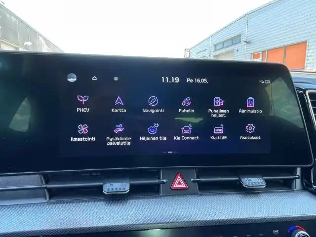 Valkoinen Maastoauto, Kia Sportage – LSA-154